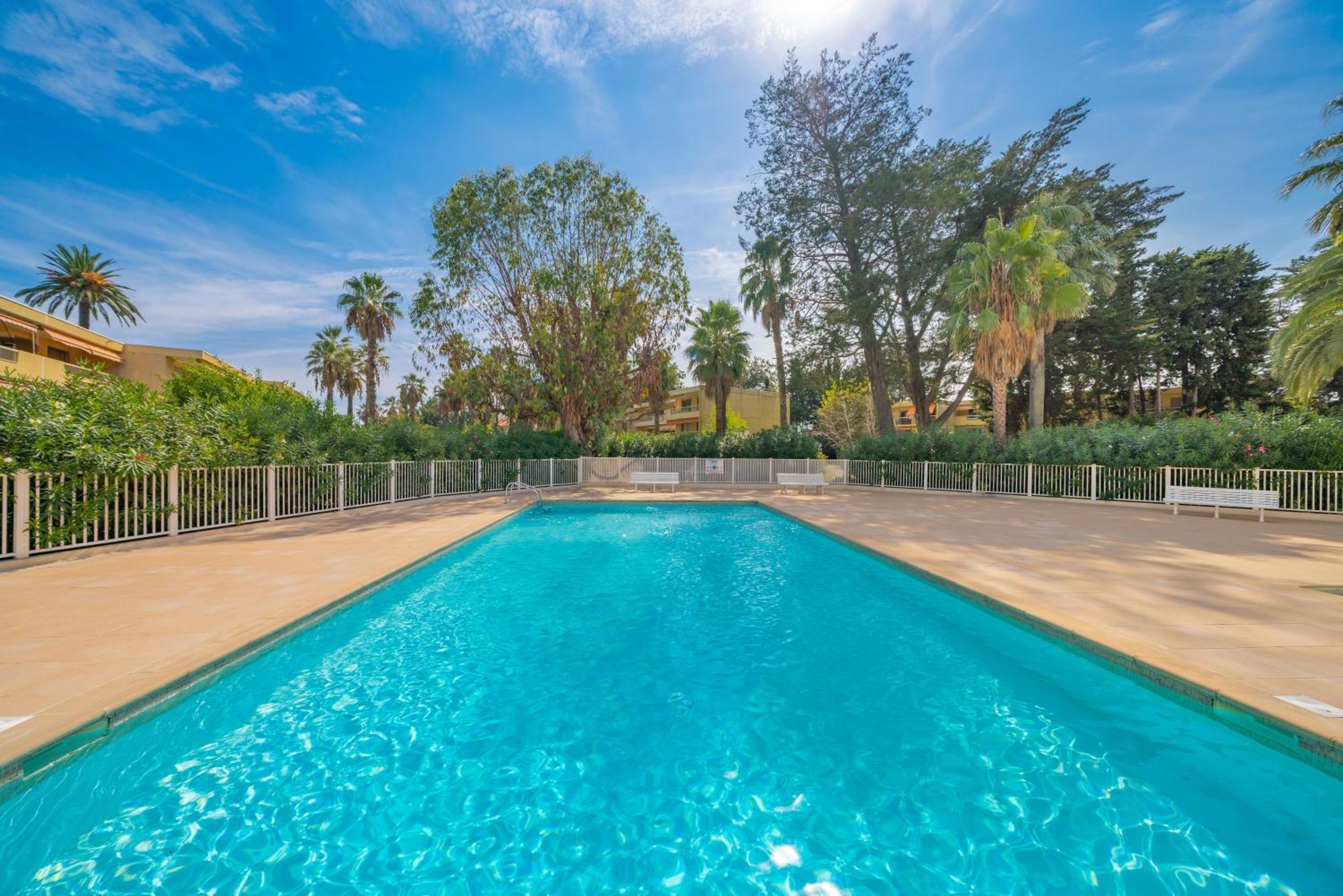 Les 15 Pins & La Mer -Your Green Getaway Near Sea & Beach Antibes Luaran gambar