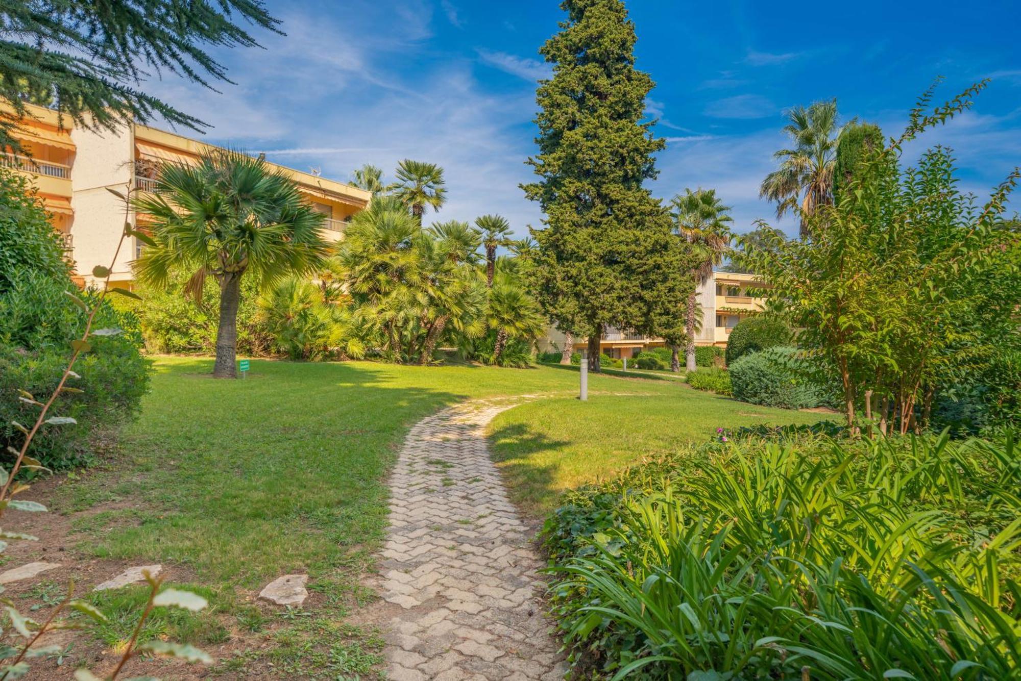 Les 15 Pins & La Mer -Your Green Getaway Near Sea & Beach Antibes Luaran gambar
